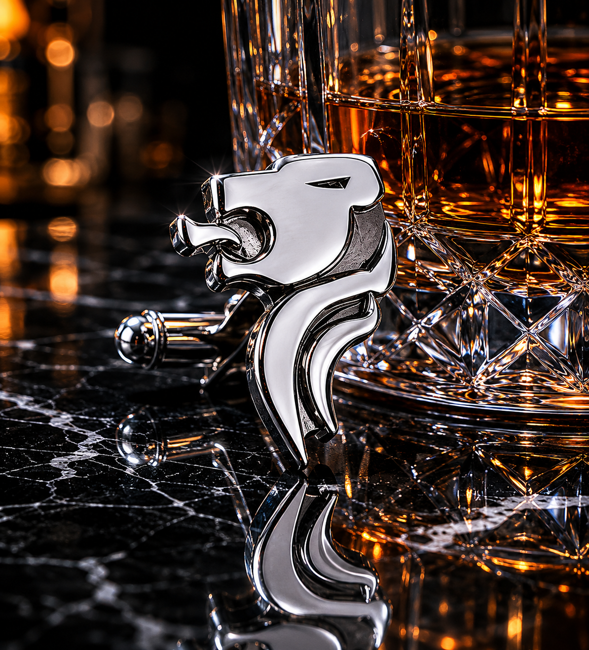 KINSLAGER Manschettenknöpfe Lifestyle mit Whisky